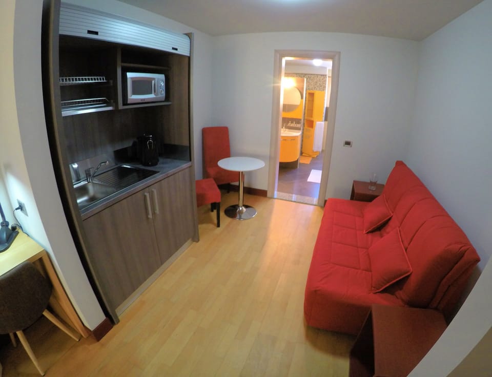 Classic Suite, 1 Queen Bed with Sofa bed, Non Smoking, Sea View | Premium bedding, minibar, desk, laptop workspace