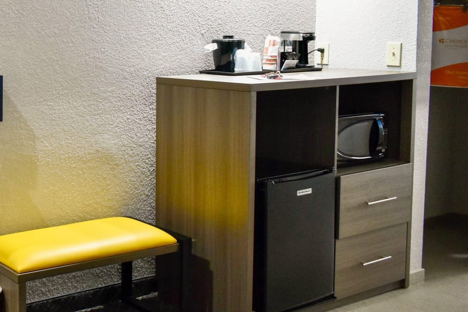 Desk, laptop workspace, iron/ironing board, free WiFi