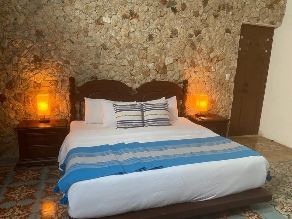 Standard Room, 1 King Bed | WiFi (free), bed sheets