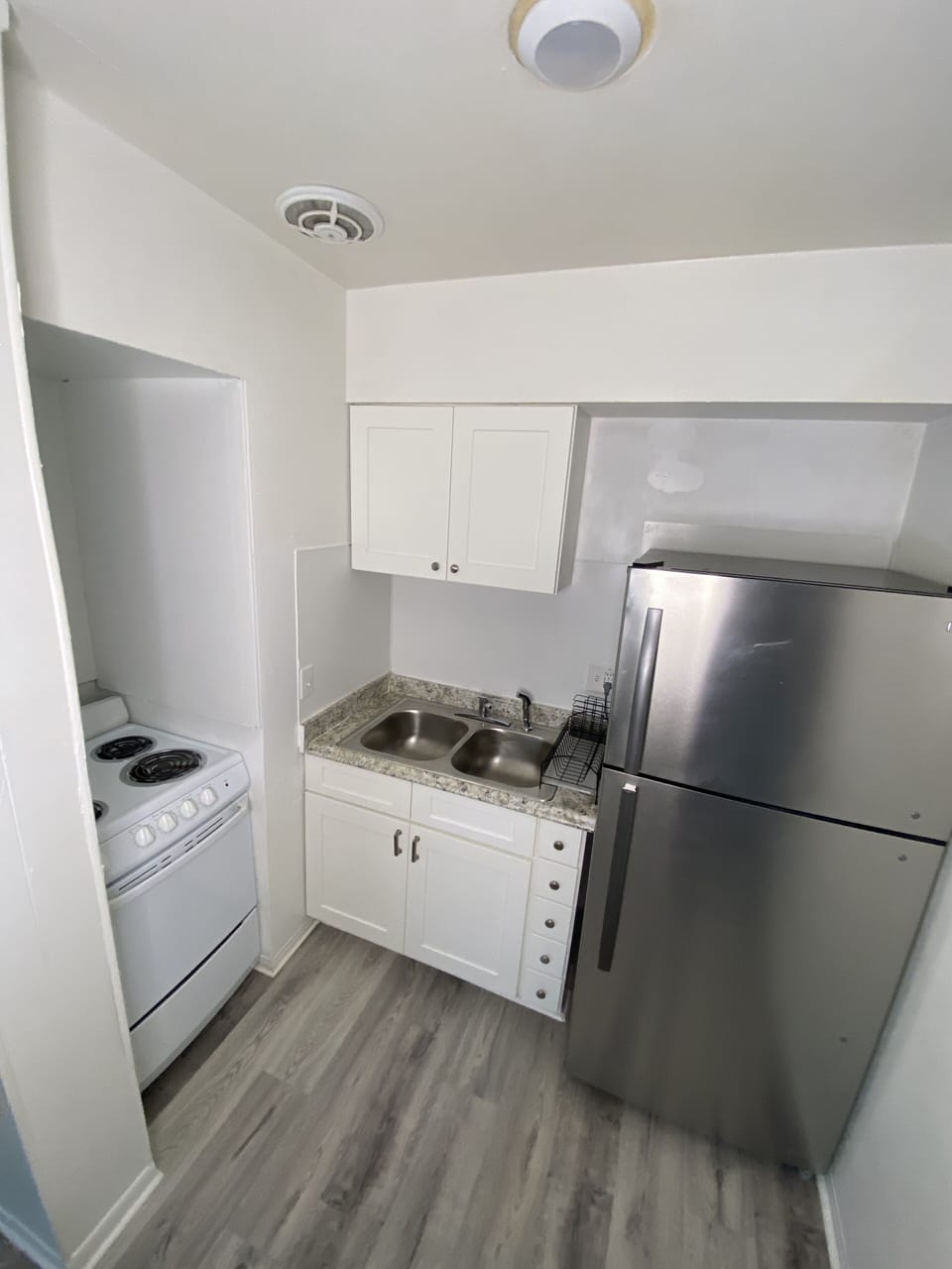 Signature Studio Suite, Multiple Beds, Courtyard View | Private kitchen
