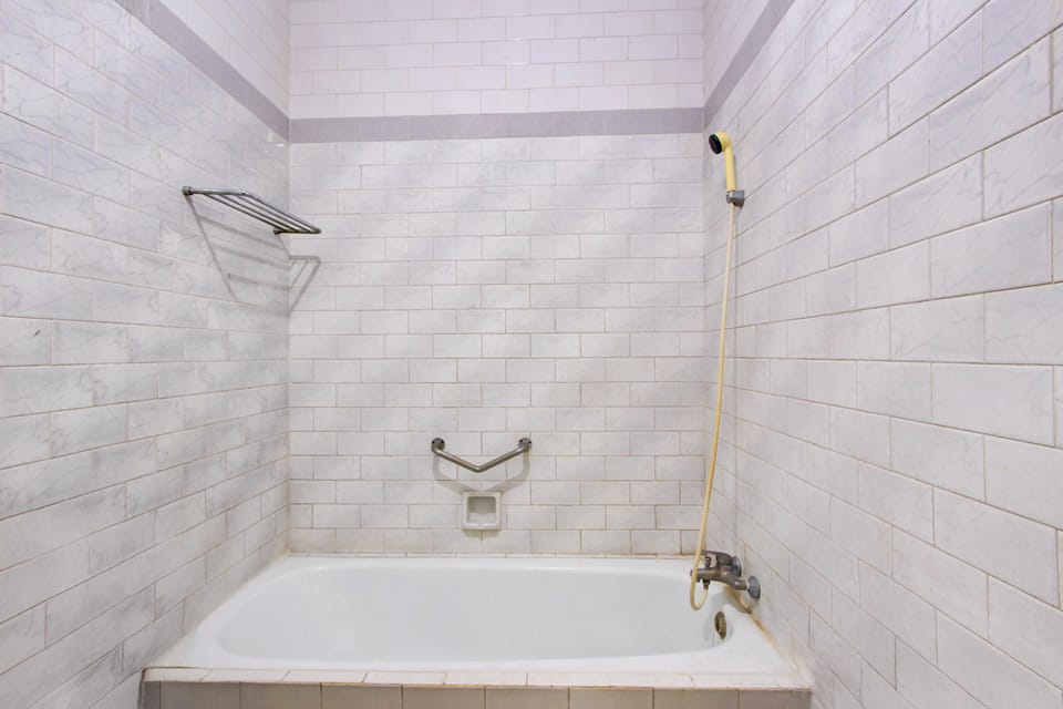 Standard Twin Room | Bathroom | Shower, rainfall showerhead, toilet paper