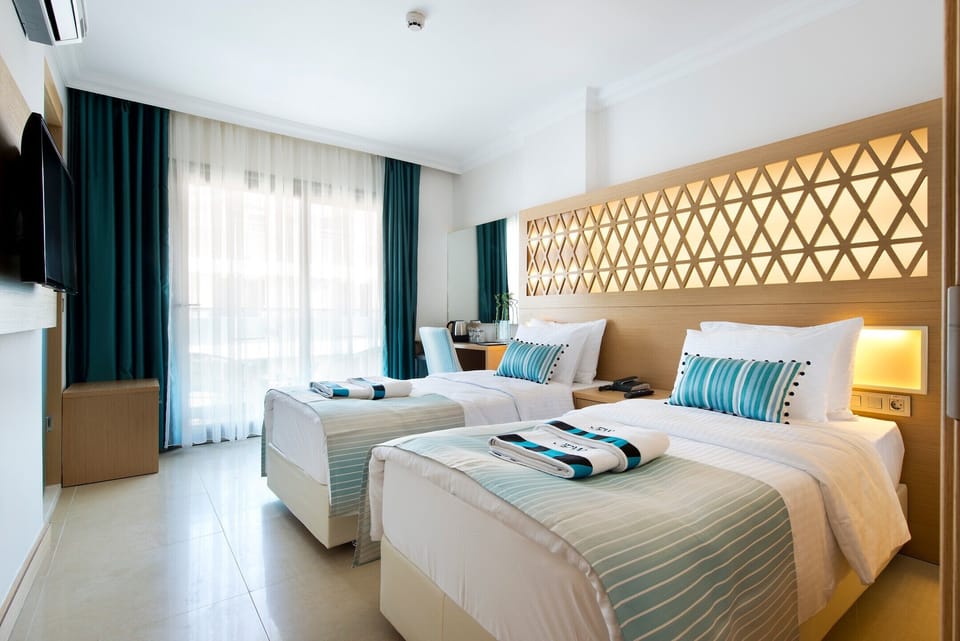 Standard Double or Twin Room | Minibar, in-room safe, soundproofing, free WiFi
