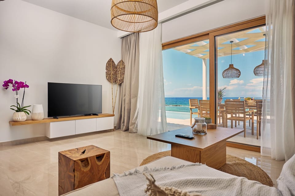 32-inch Smart TV with satellite channels, TV