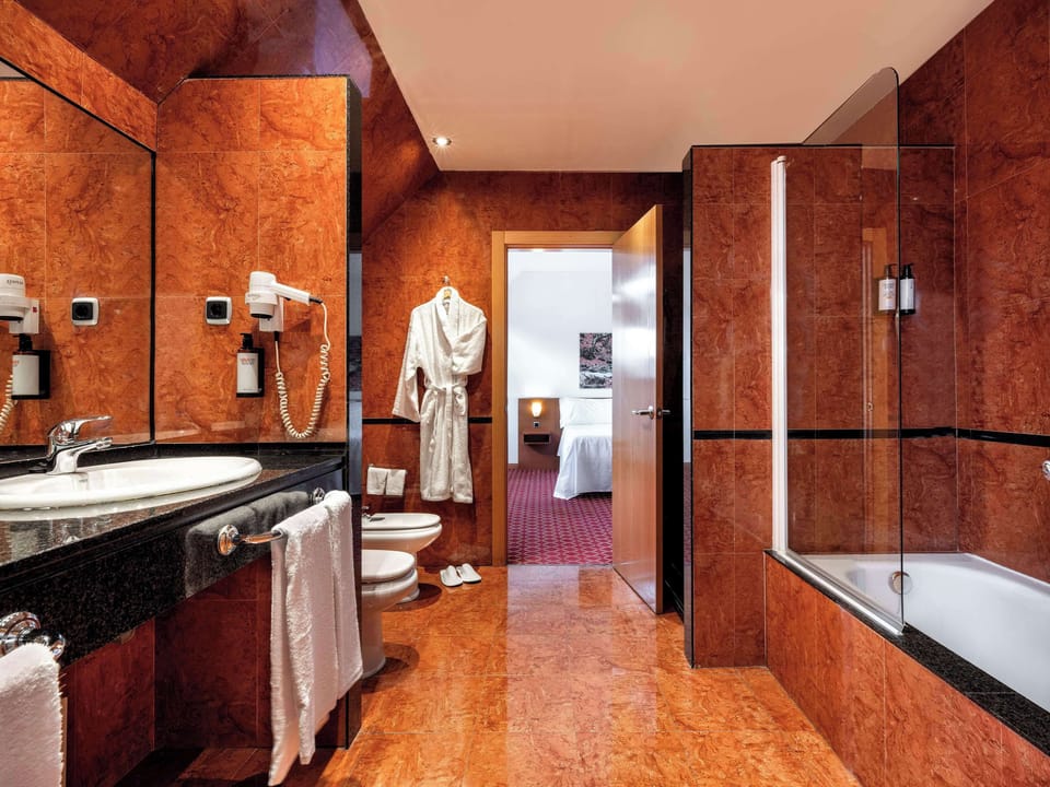 Memory foam beds, minibar, in-room safe, desk