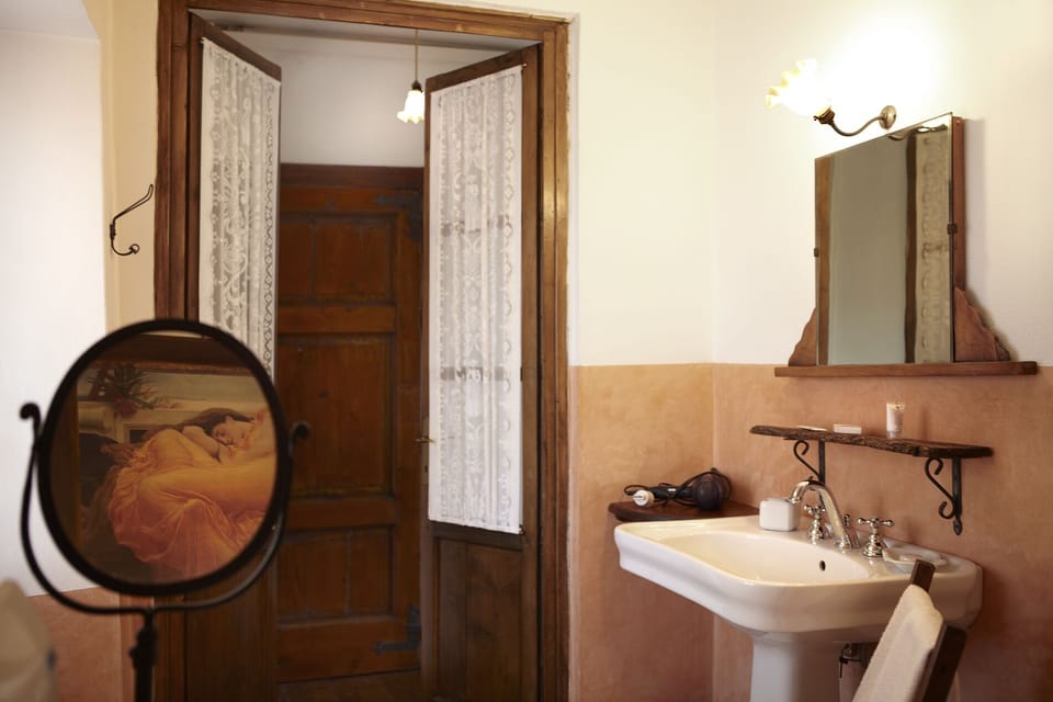 Luxury Room | Bathroom | Hair dryer, bathrobes, bidet, towels