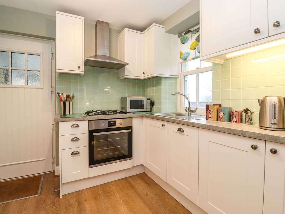 Dishwasher, cookware/dishes/utensils