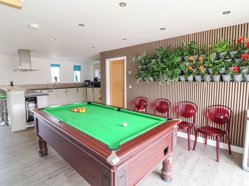 Cottage | Game room