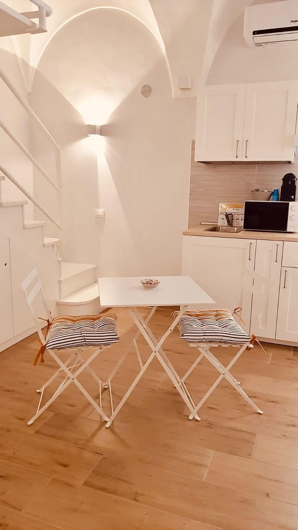 Comfort Condo, 1 Double Bed with Sofa bed | Living area | 32-inch LCD TV with cable channels, TV