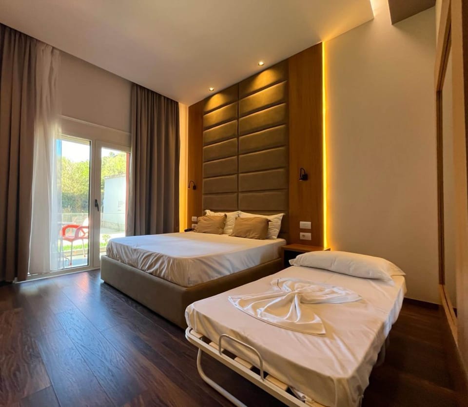 Triple Room | Minibar, in-room safe, desk, laptop workspace