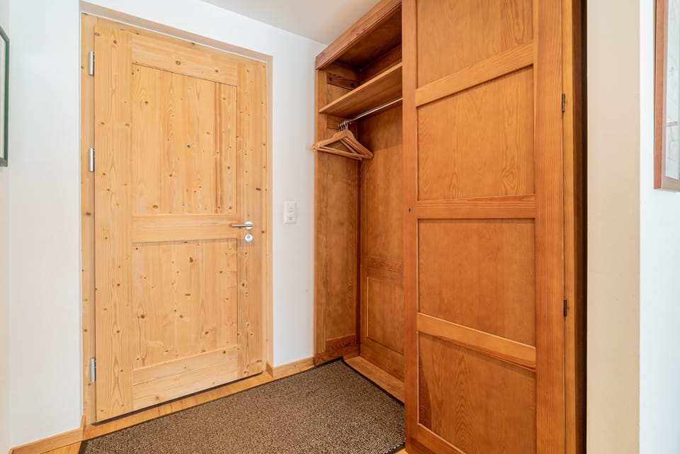 One-Bedroom Apartment with Matterhorn View and terrace | Individually decorated, individually furnished, desk, laptop workspace