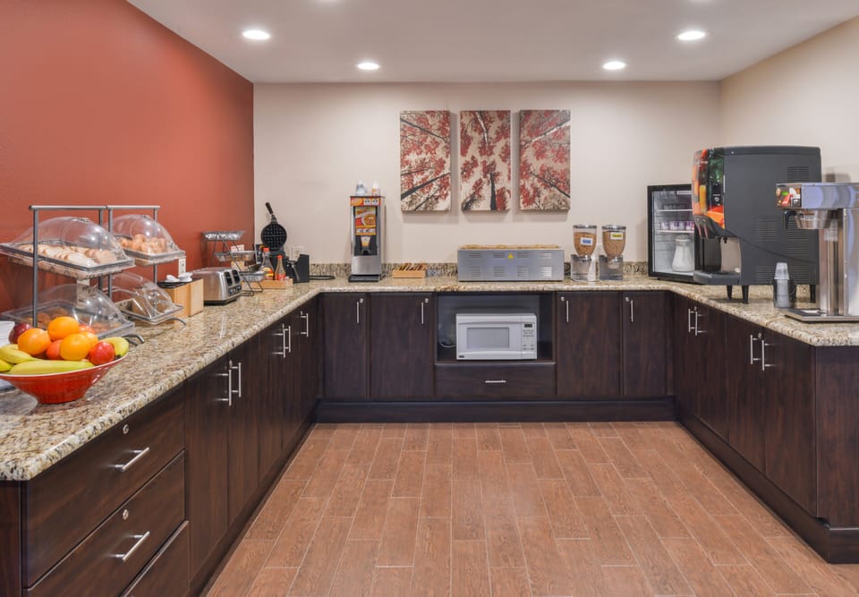 Free daily continental breakfast