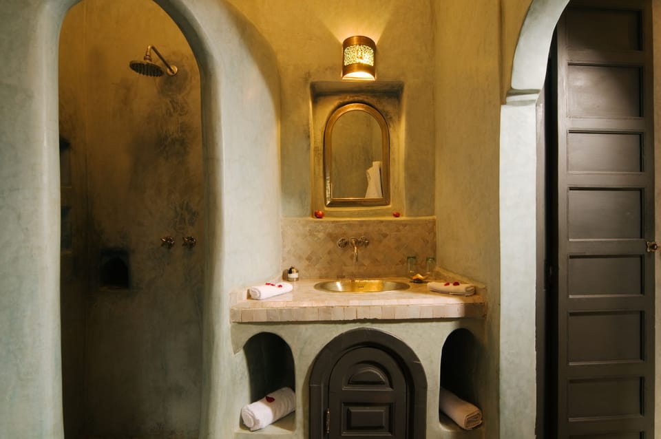 Double or Twin Room, Ensuite (Bougainvillea) | Bathroom | Shower, hydromassage showerhead, free toiletries, hair dryer