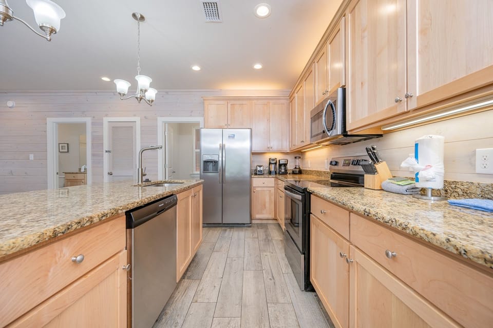 House, 3 Bedrooms | Private kitchen | Fridge, oven, coffee/tea maker