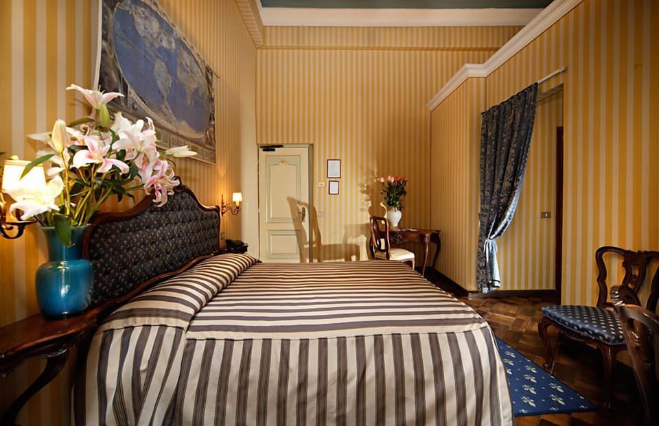 Suite | Down comforters, minibar, in-room safe, free WiFi