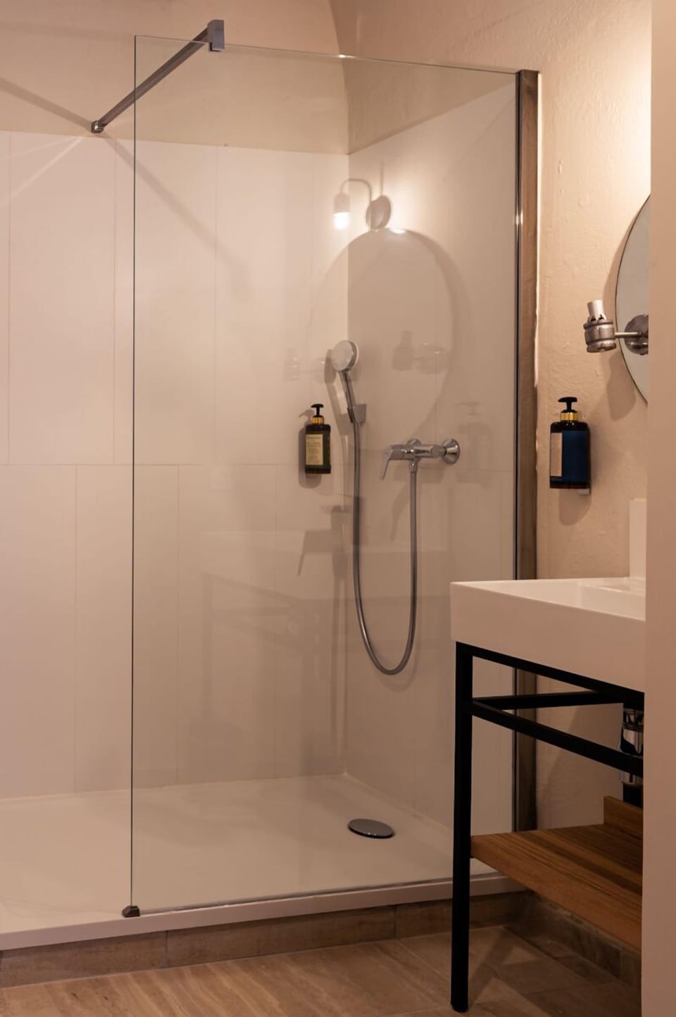 Cosy | Bathroom | Hair dryer, towels, soap, shampoo