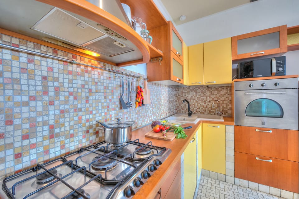 Family Apartment, Multiple Bedrooms (Muri Di Arco) | Private kitchen | Fridge, microwave, oven, stovetop