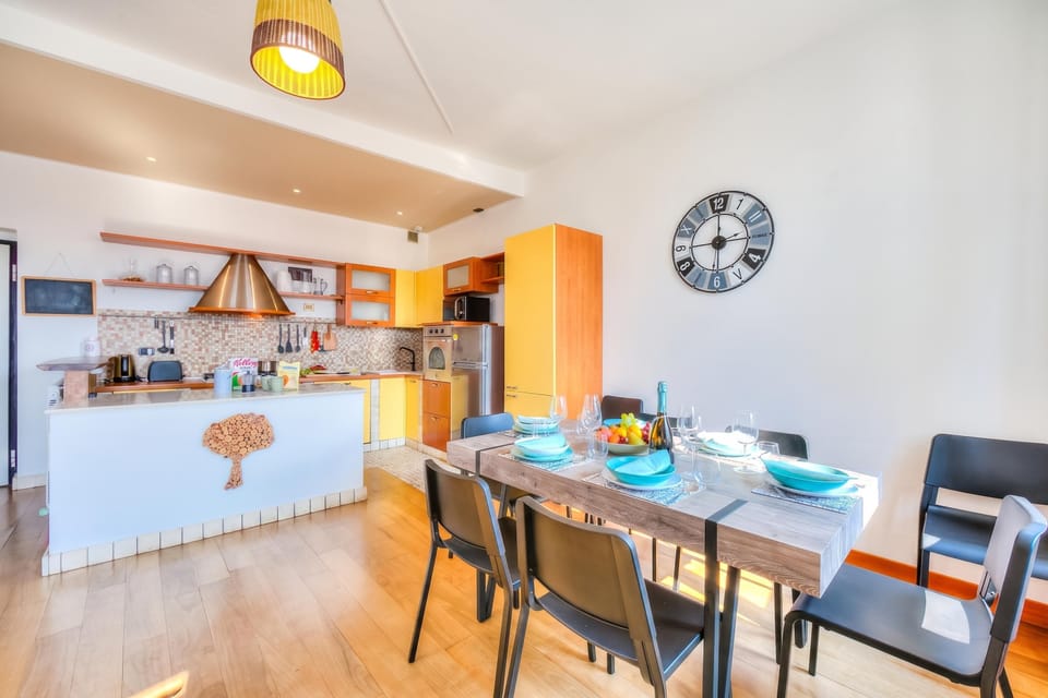 Family Apartment, 2 Bedrooms, Microwave (Muri Di Arco) | Dining