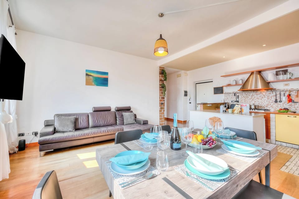 Family Apartment, 2 Bedrooms, Microwave (Muri Di Arco) | Living area | TV