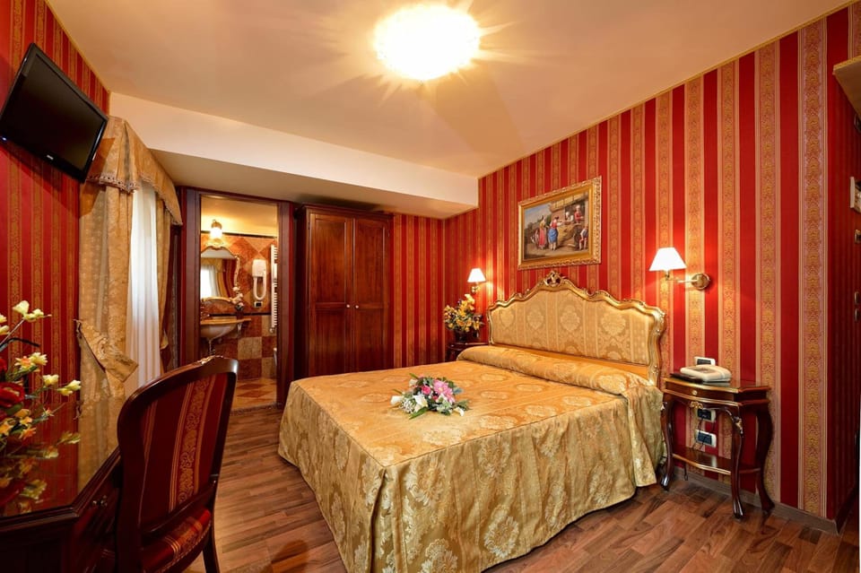 In-room safe, soundproofing, free WiFi, bed sheets