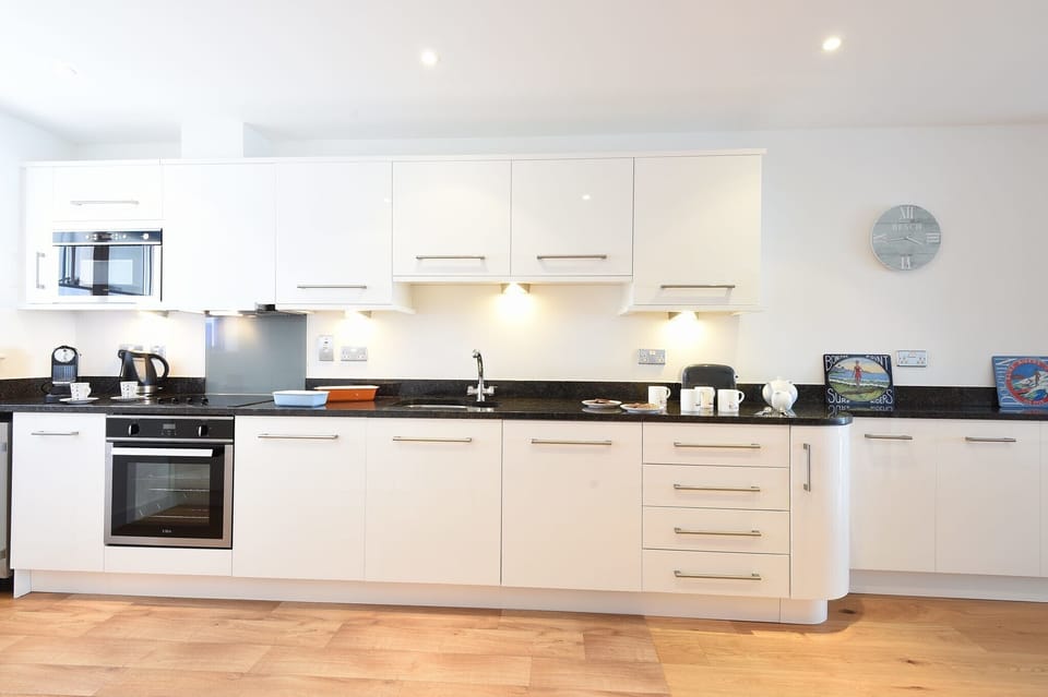 Fridge, dishwasher, cookware/dishes/utensils