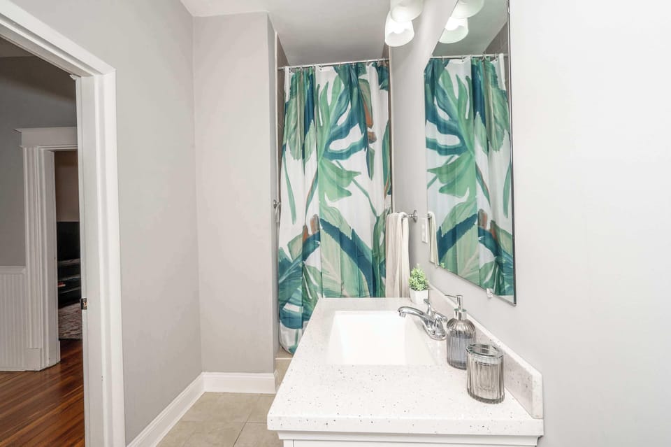 Suites on Main 1 Apartment in Covington