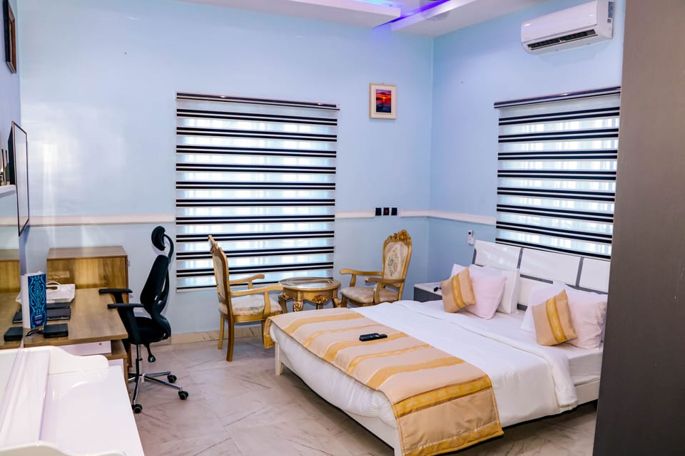 Deluxe Room, 1 King Bed, Non Smoking | In-room safe, free WiFi, bed sheets