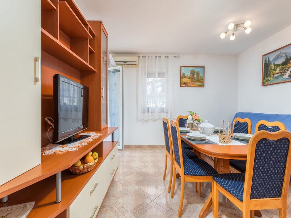 Apartment (Two Bedroom Apartment with Terrace) | Dining room