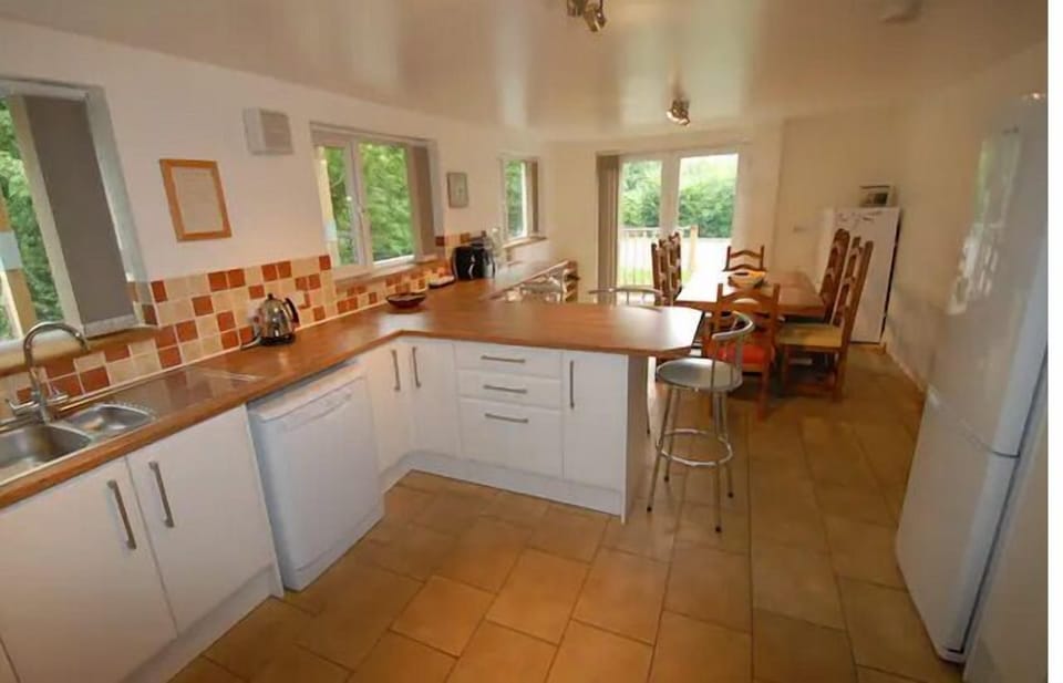 Cottage, 5 Bedrooms | Private kitchen | Fridge, microwave, dishwasher, highchair
