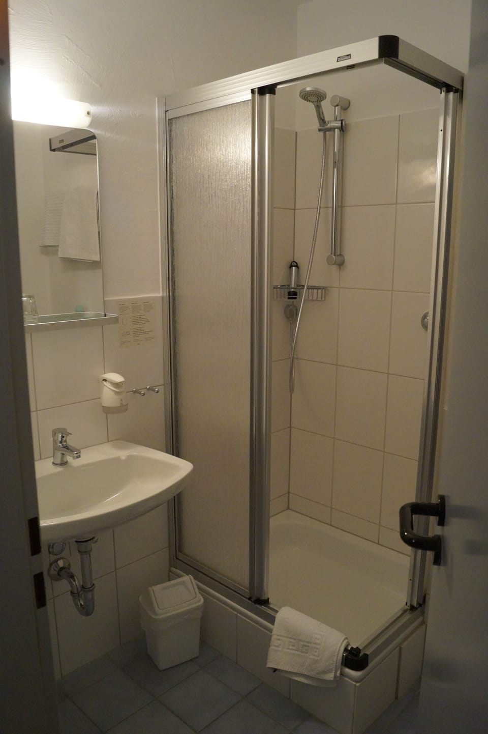 Basic Double Room Single Use | Bathroom | Hair dryer, towels
