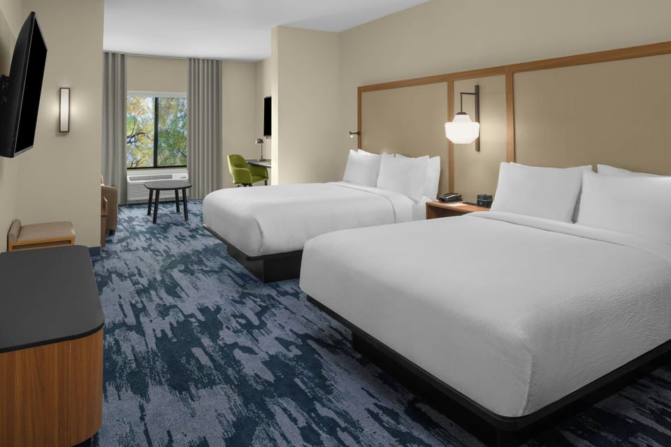 Executive Suite, Multiple Beds | Rollaway beds, free WiFi, bed sheets