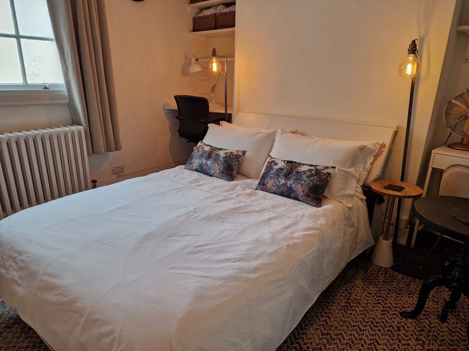 Iron/ironing board, WiFi (free), bed sheets
