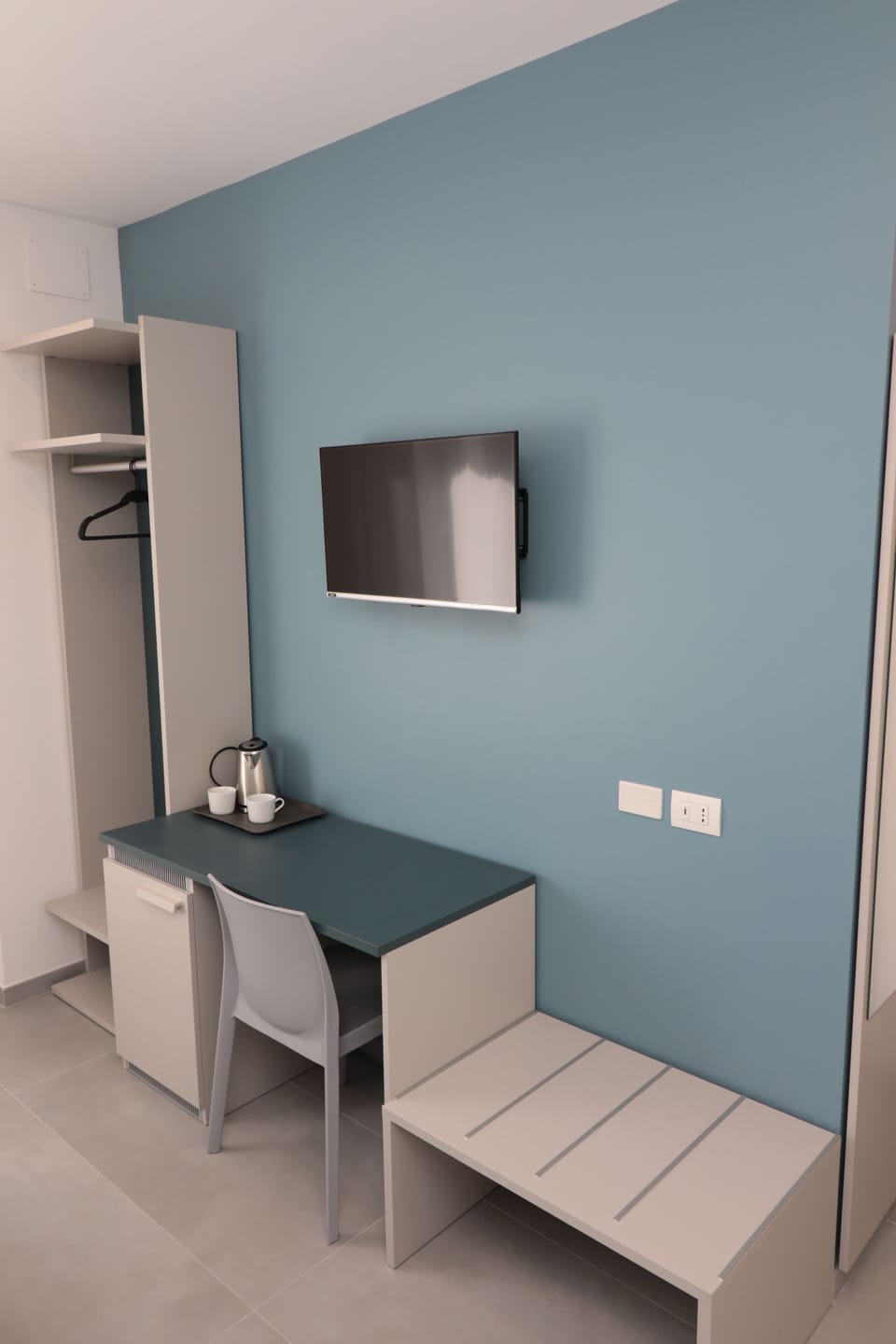 Deluxe Room - Indaco | Minibar, in-room safe, desk, soundproofing