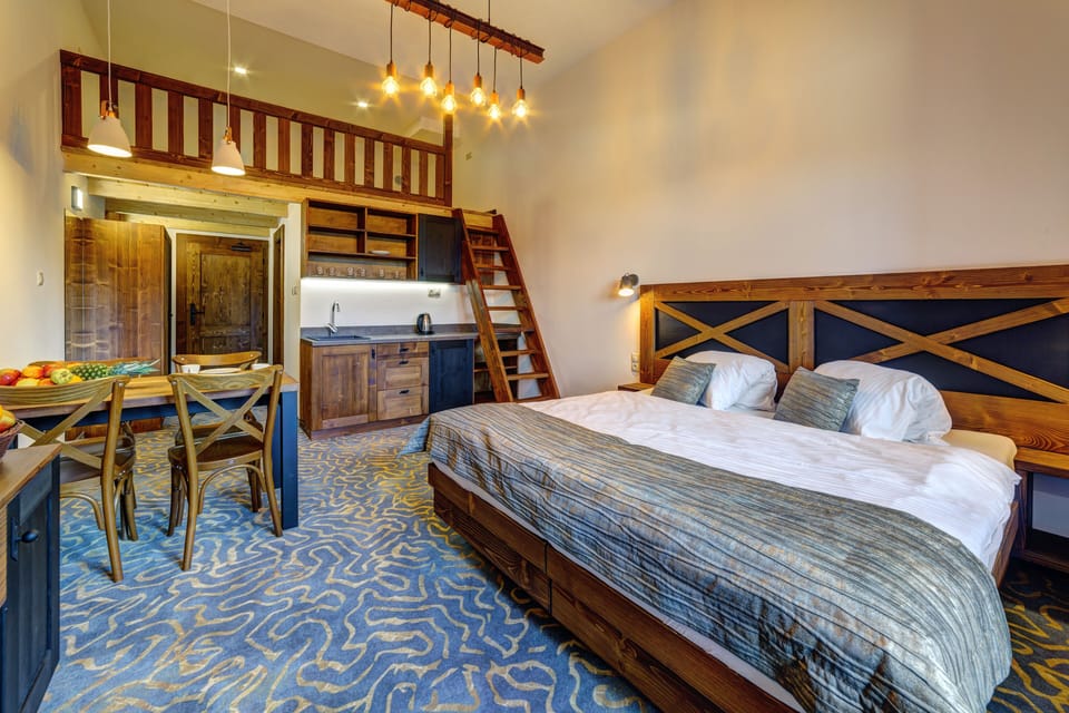 Gallery Room | In-room safe, laptop workspace, blackout drapes, iron/ironing board