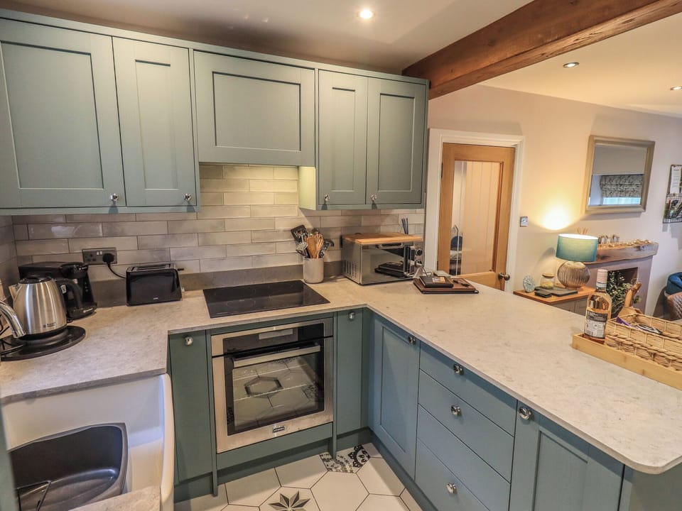 Cottage | Private kitchen | Fridge, dishwasher, electric kettle, toaster