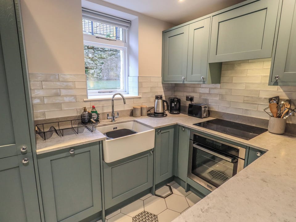 Cottage | Private kitchen | Fridge, dishwasher, electric kettle, toaster