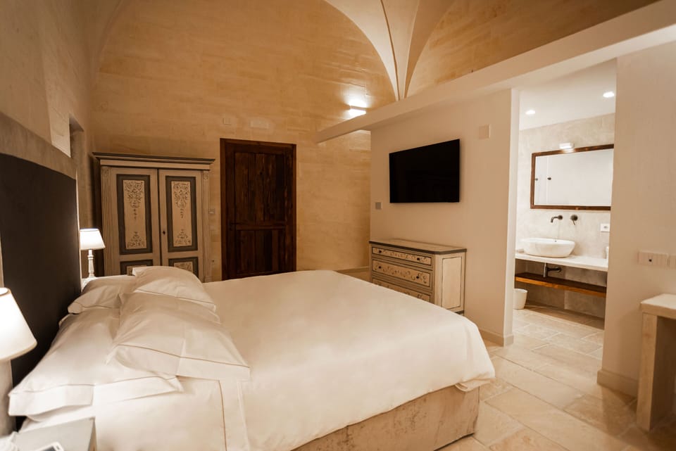 Superior Room | Minibar, in-room safe, desk, soundproofing