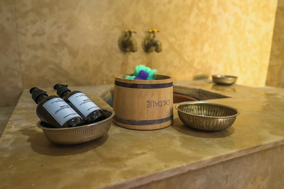 Couples treatment rooms, steam room, body wraps, body scrubs, massages