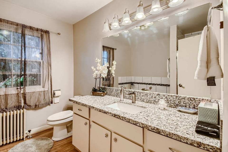 Charming Single Level 4 Bedrooms Gresham Home Near Pdx, Edgefield and Mt Hood House in Gresham