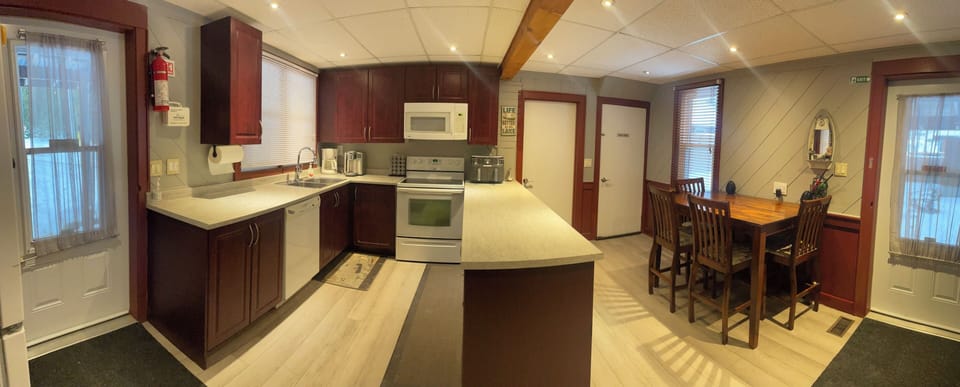 House, 4 Bedrooms, Patio, Lake View | Interior