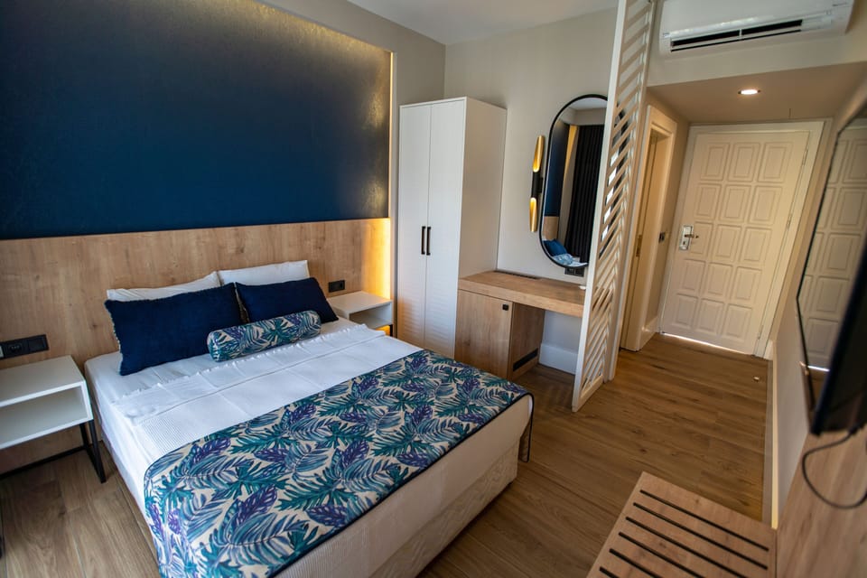 Standard Double or Twin Room | Premium bedding, minibar, desk, laptop workspace