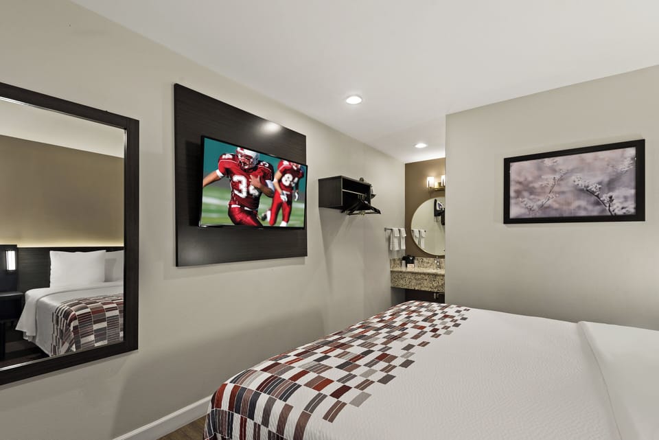 Superior Room, 1 King Bed, Non Smoking | Desk, laptop workspace, free WiFi, bed sheets