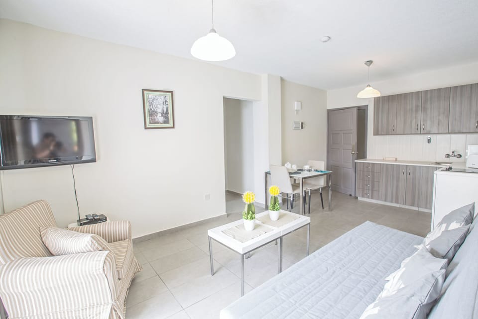 Apartment, 1 Bedroom, Balcony, City View | Living area
