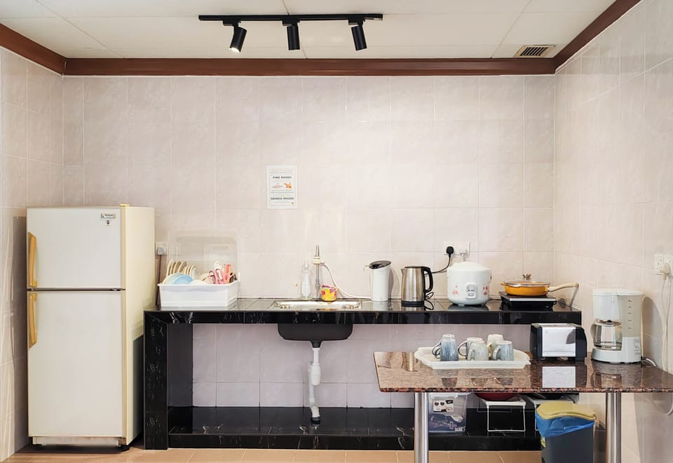 Executive Condo | Private kitchen | Full-size fridge, stovetop, cookware/dishes/utensils, cleaning supplies