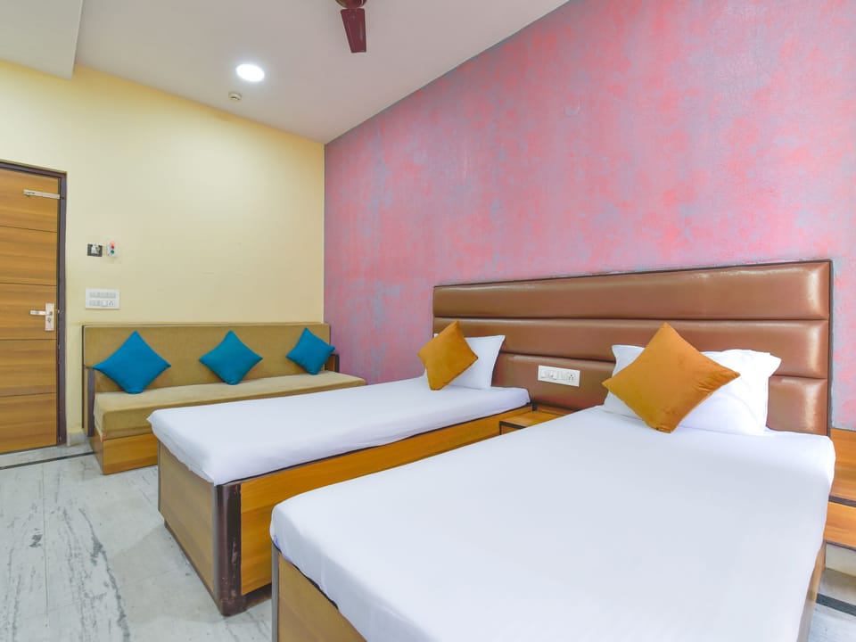 Deluxe Room, 1 Double Bed, Balcony | Laptop workspace, soundproofing, free WiFi