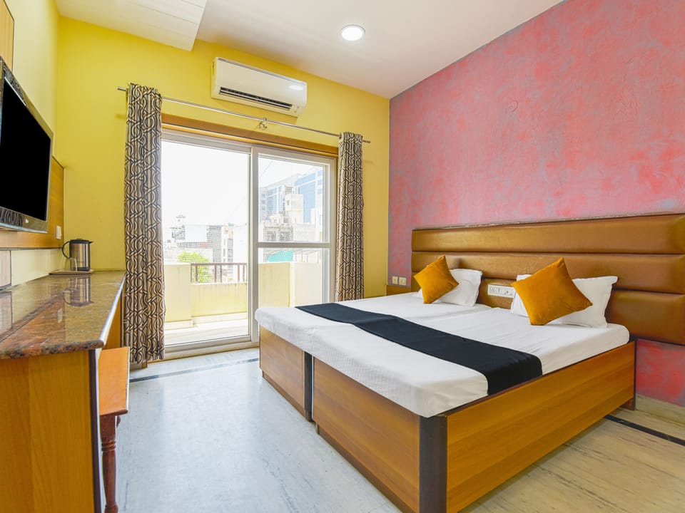 Deluxe Room, 1 Double Bed, Balcony | Laptop workspace, soundproofing, free WiFi