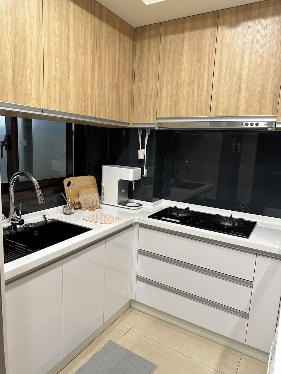 Signature Room | Private kitchen | Cookware/dishes/utensils, eco-friendly cleaning products, paper towels