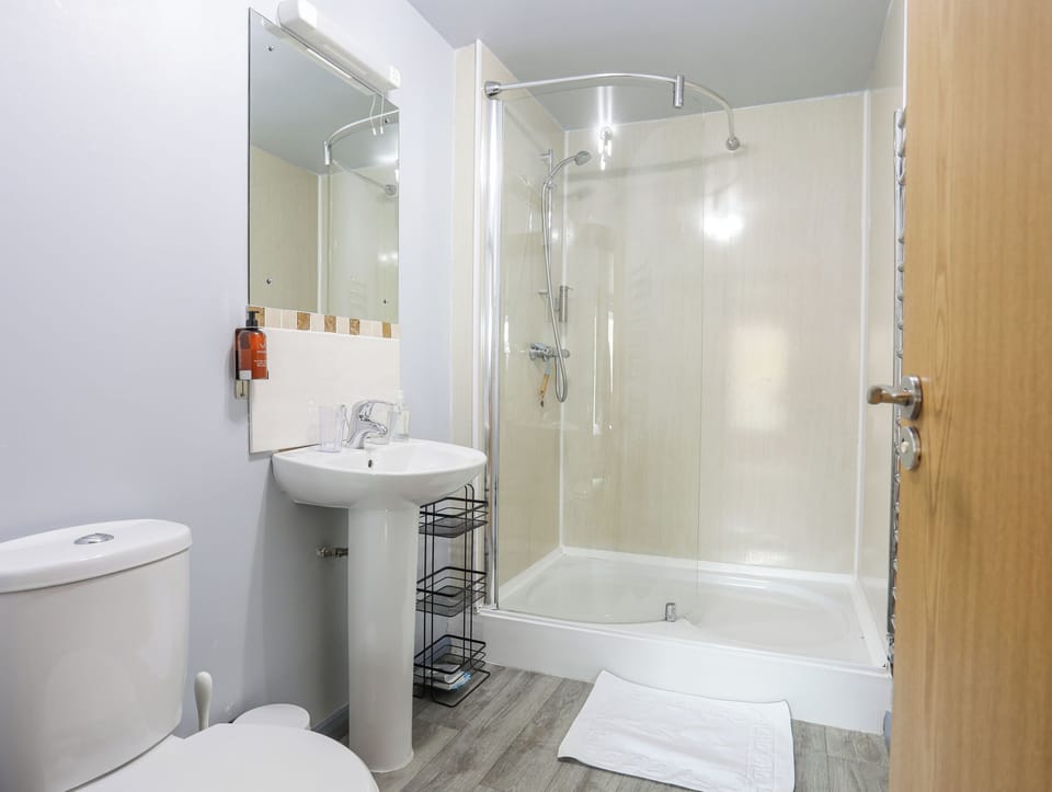 Cottage | Bathroom | Shower