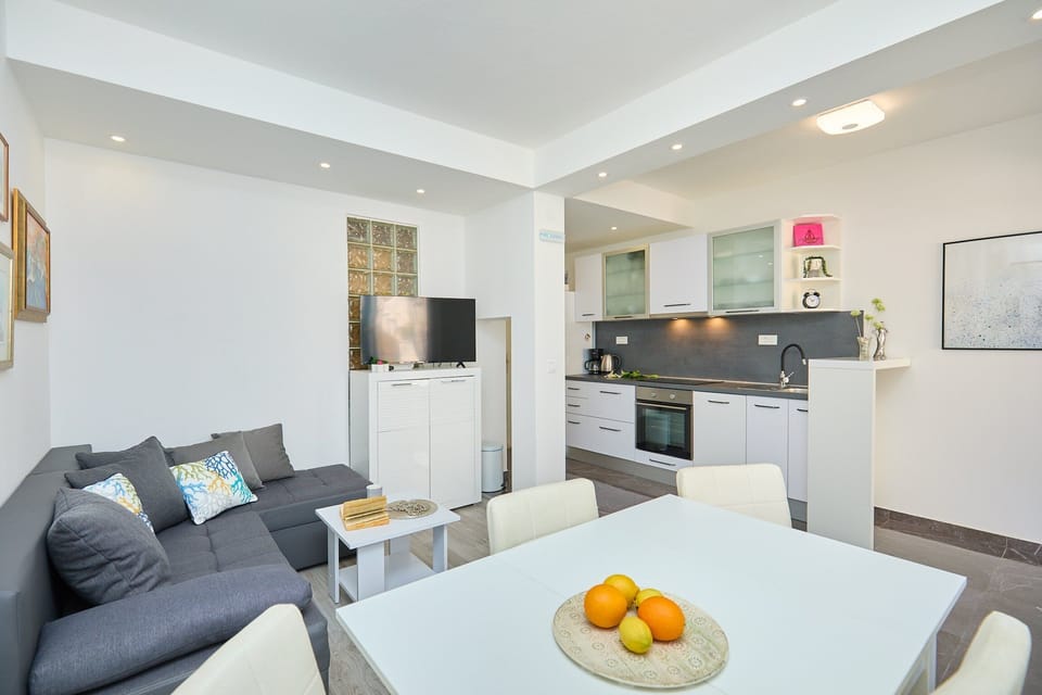 Apartment (One Bedroom Apartment with Terrace) | Interior