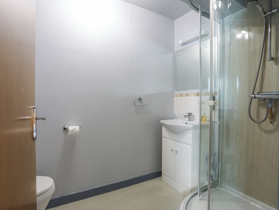 Cottage | Bathroom | Shower
