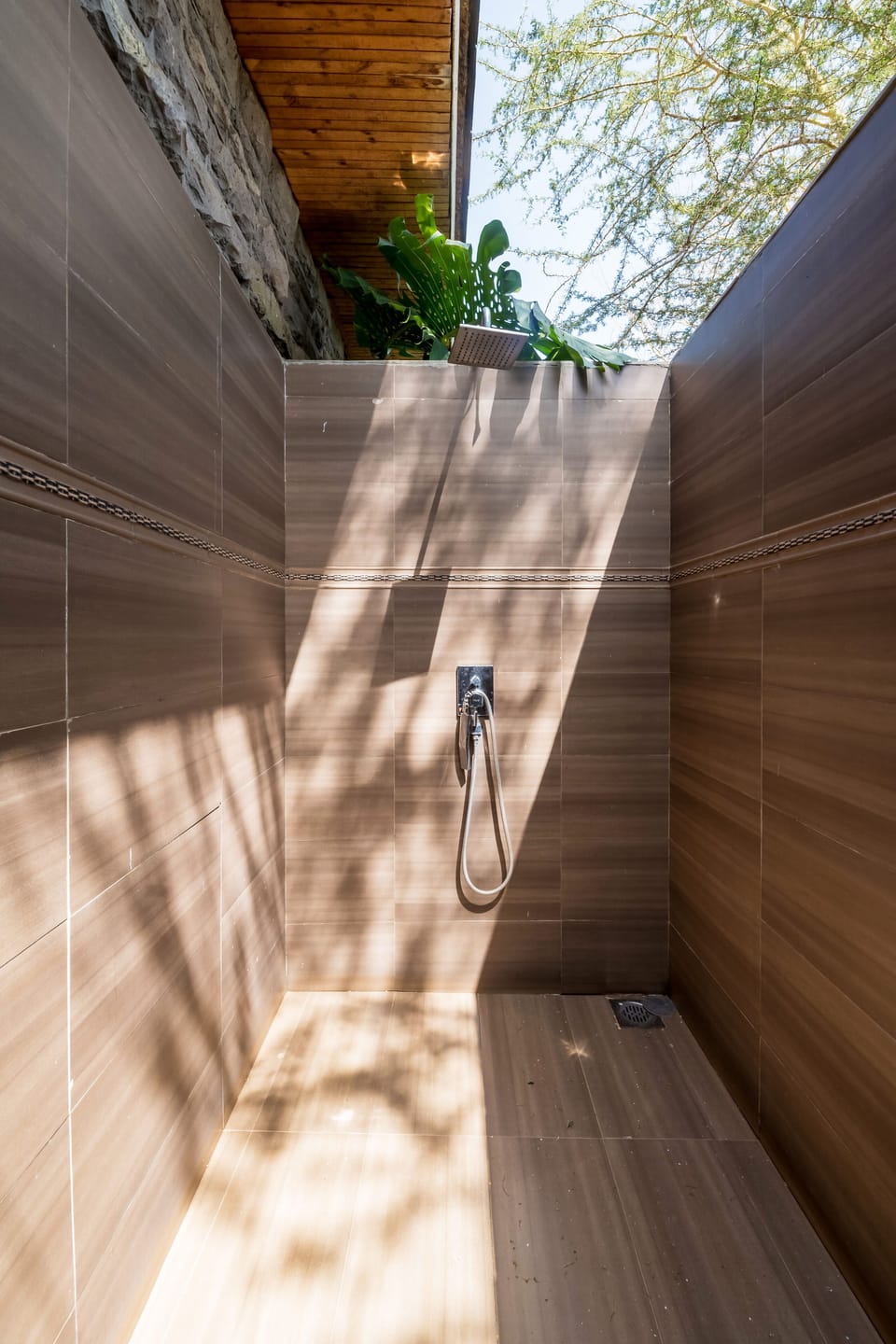 Honeymoon Room | Bathroom | Shower, rainfall showerhead, free toiletries, hair dryer